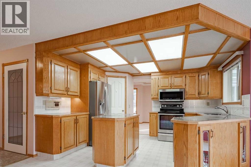 301 Riverview Green, Cochrane, Alberta  T4C 1K5 - Photo 8 - A2267736