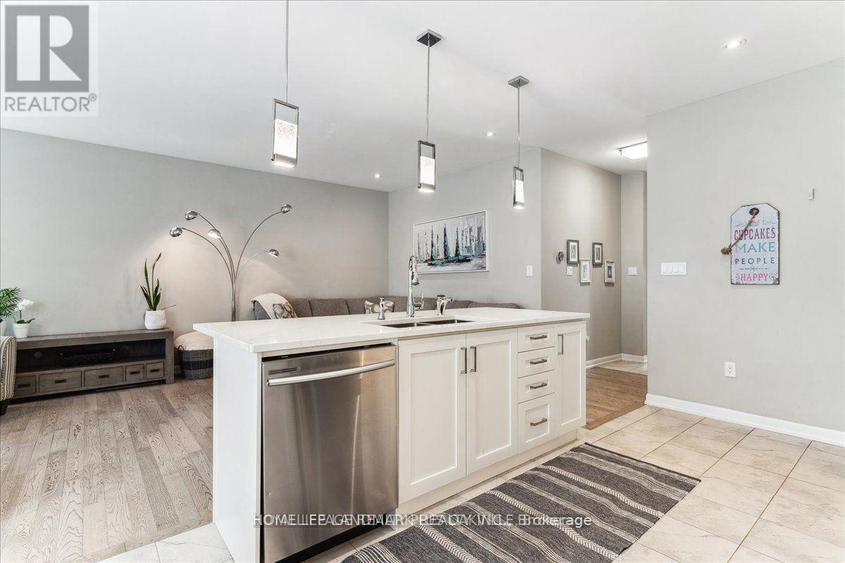 3440 Vernon Powell Drive N, Oakville, Ontario L6H 0Y1 - Photo 5 - W12526434