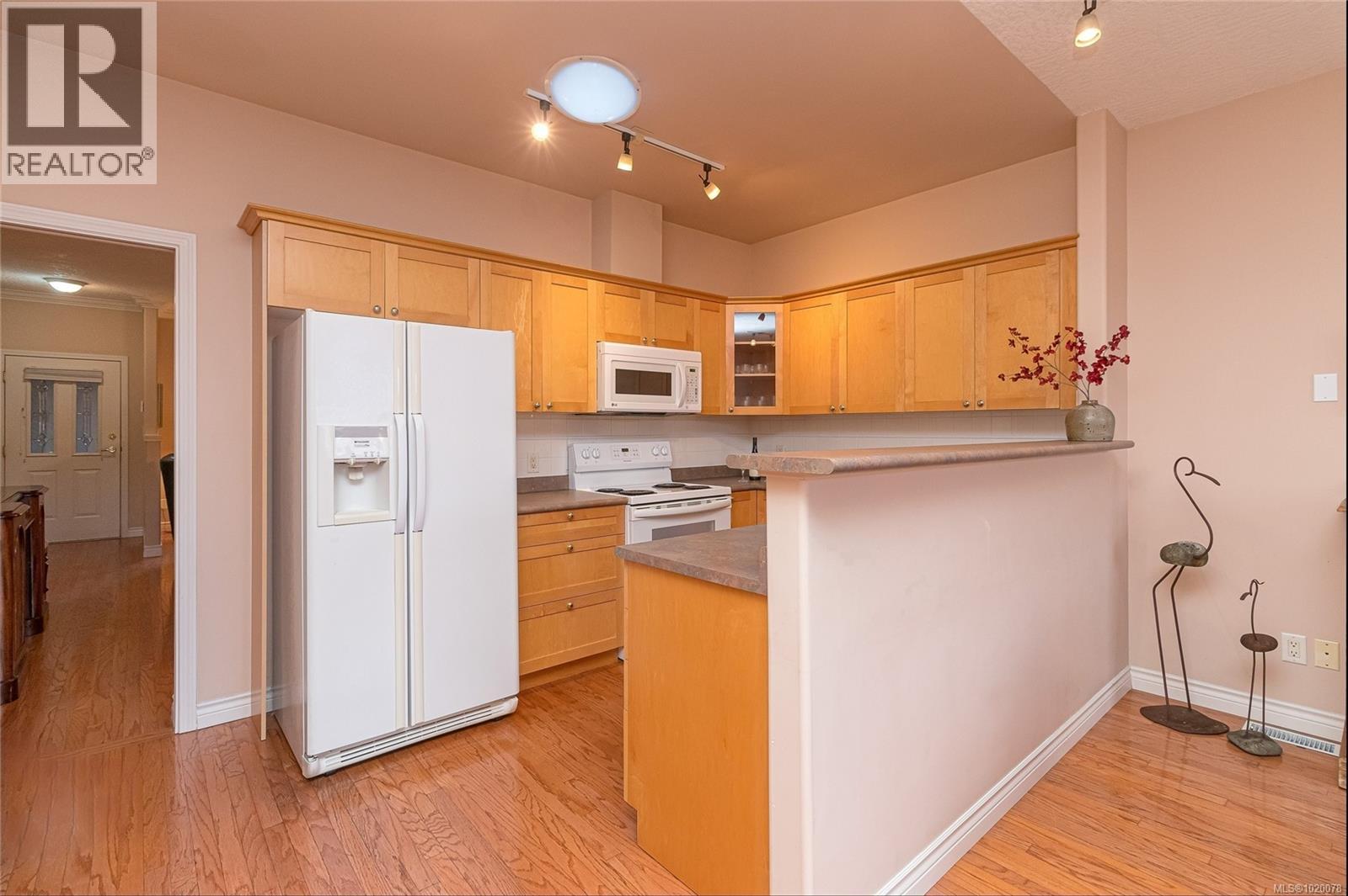 6 3281 Maplewood Rd, Saanich, British Columbia V8P 3M4 - Photo 10 - 1020078