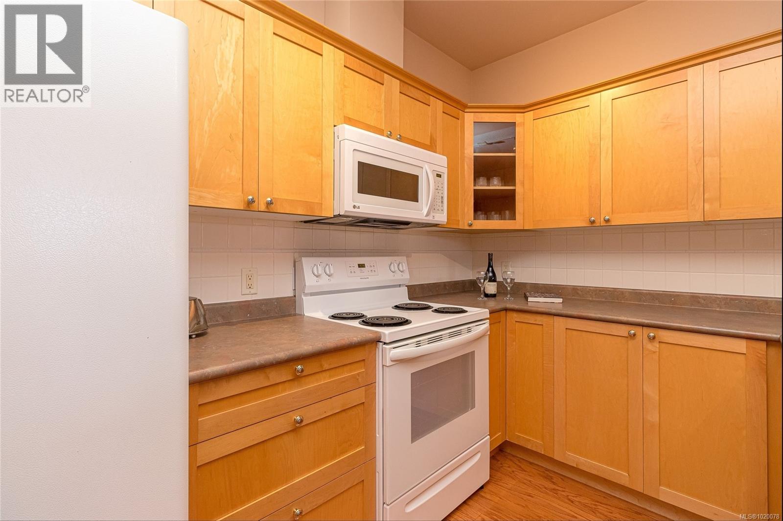 6 3281 Maplewood Rd, Saanich, British Columbia V8P 3M4 - Photo 12 - 1020078