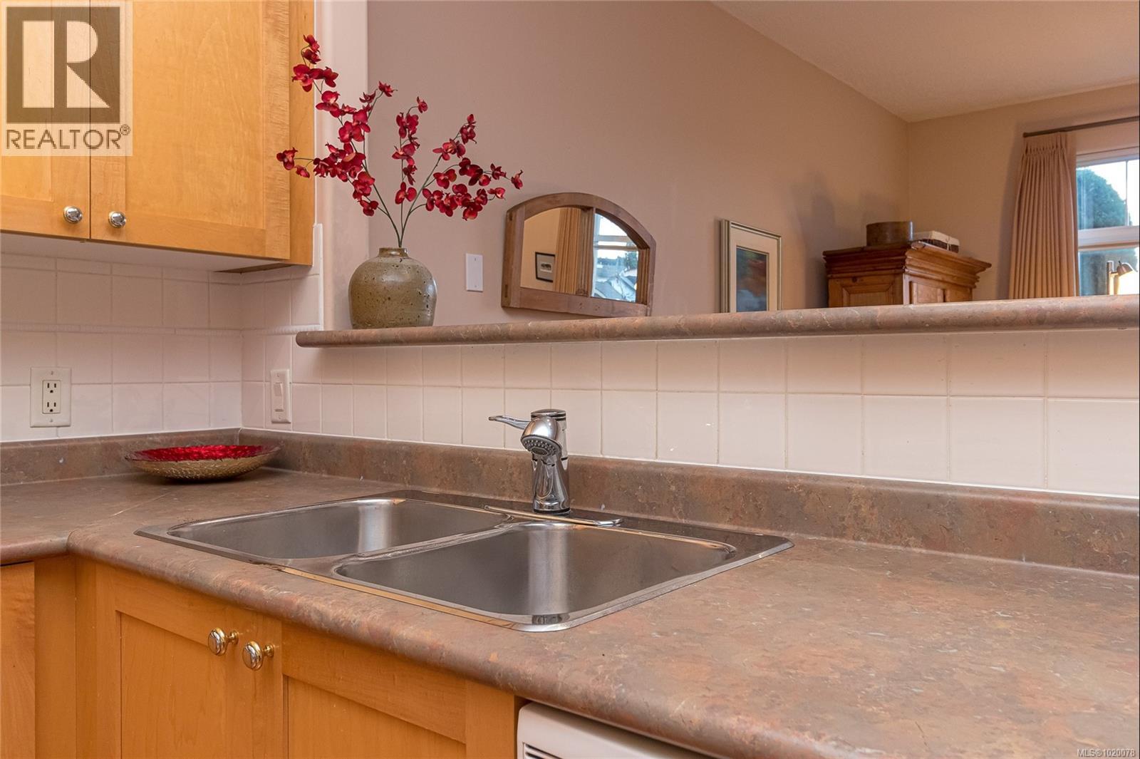 6 3281 Maplewood Rd, Saanich, British Columbia V8P 3M4 - Photo 14 - 1020078