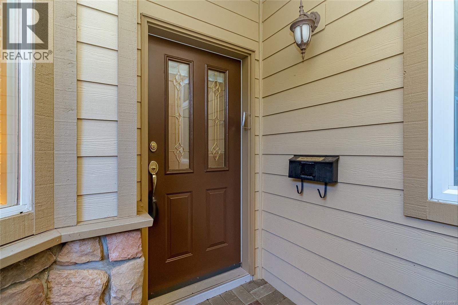 6 3281 Maplewood Rd, Saanich, British Columbia V8P 3M4 - Photo 2 - 1020078