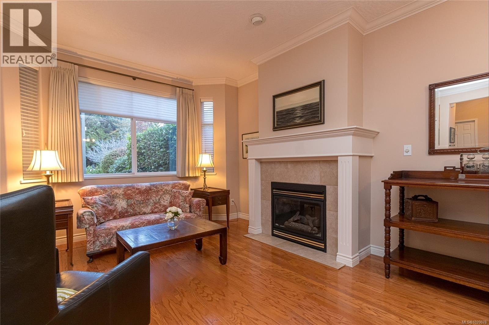 6 3281 Maplewood Rd, Saanich, British Columbia V8P 3M4 - Photo 4 - 1020078