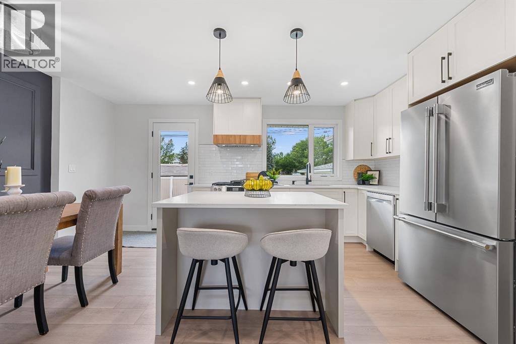 Property at 9519 2 Street SE image 4