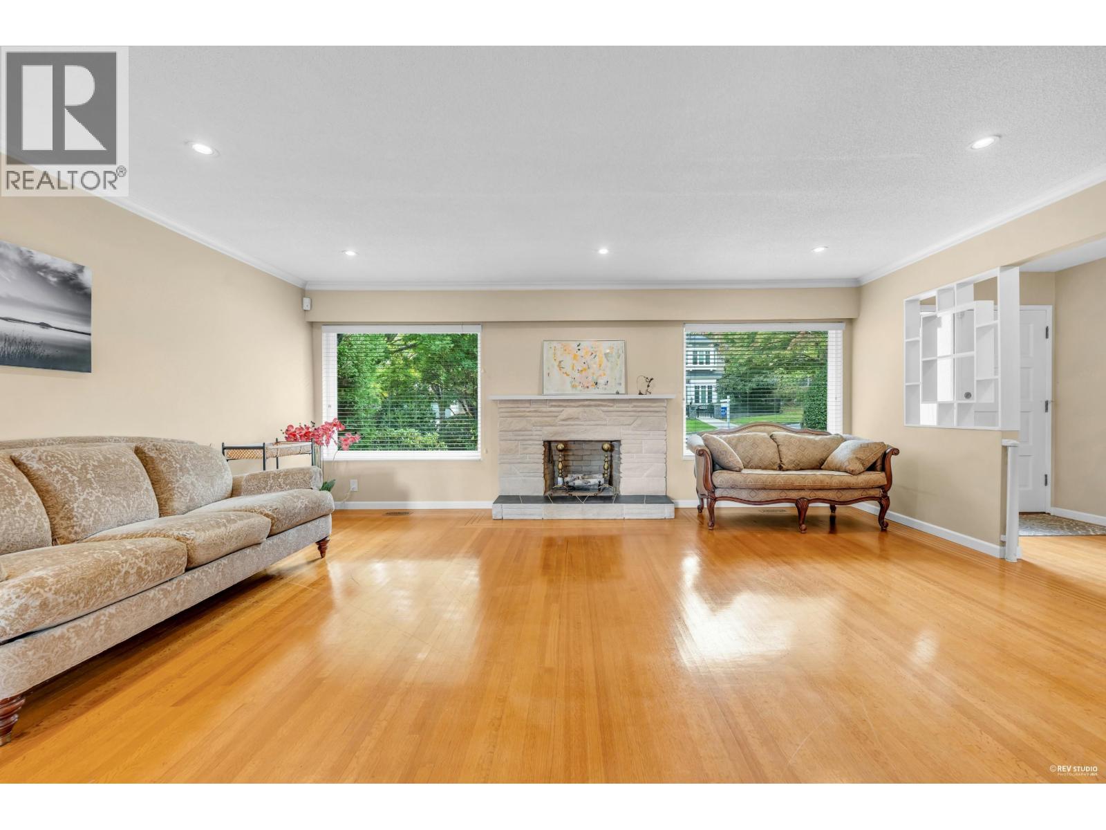 2056 W 29th Avenue, Vancouver, British Columbia  V6J 3A1 - Photo 2 - R3057375