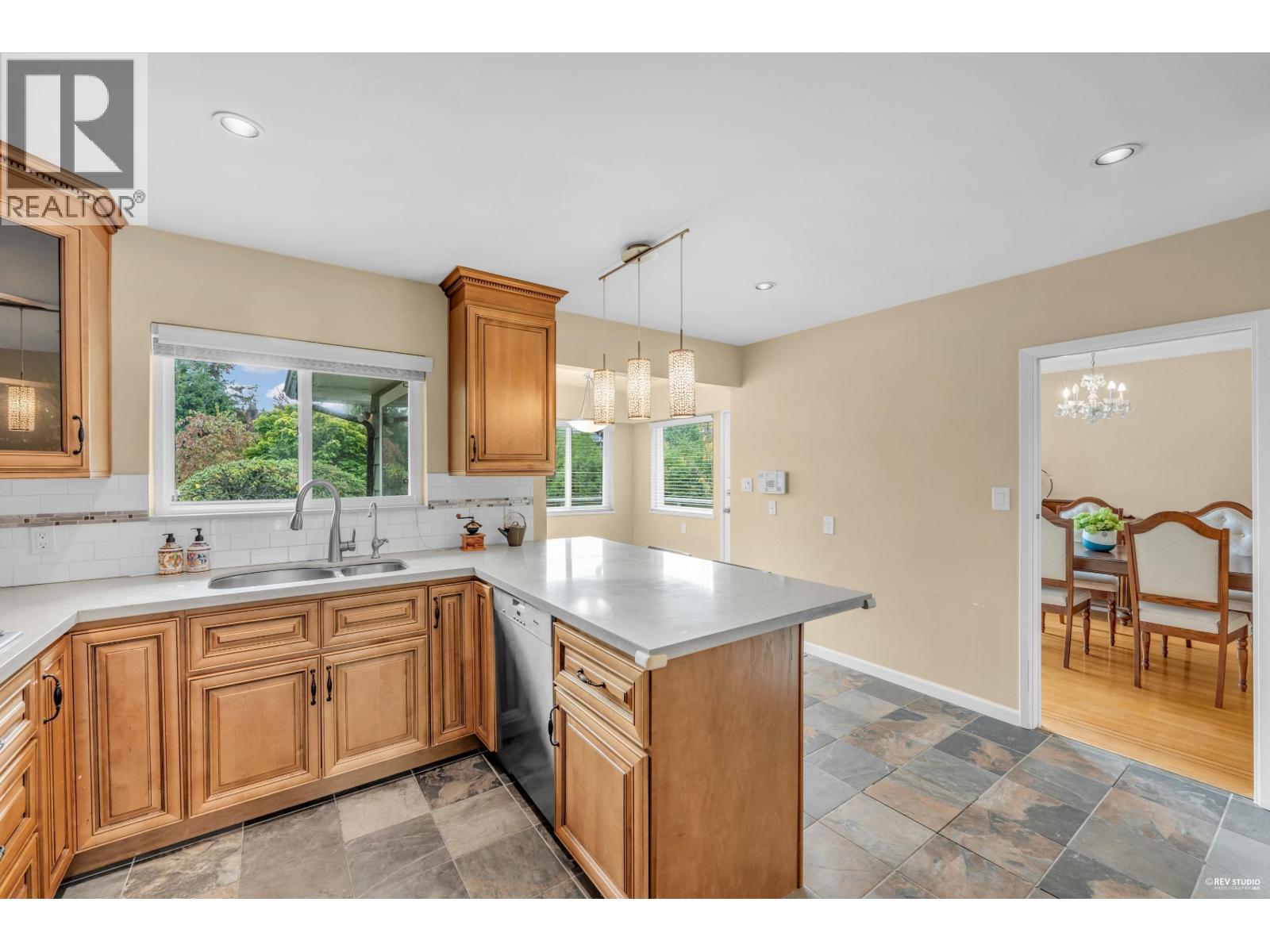 2056 W 29th Avenue, Vancouver, British Columbia  V6J 3A1 - Photo 9 - R3057375