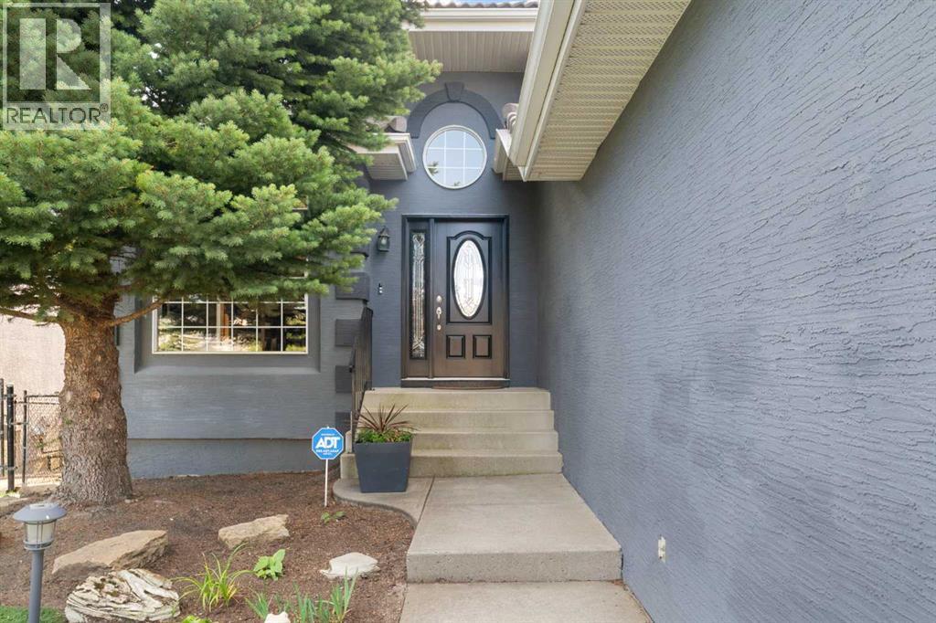 Property at 99 Citadel Grove NW image 3