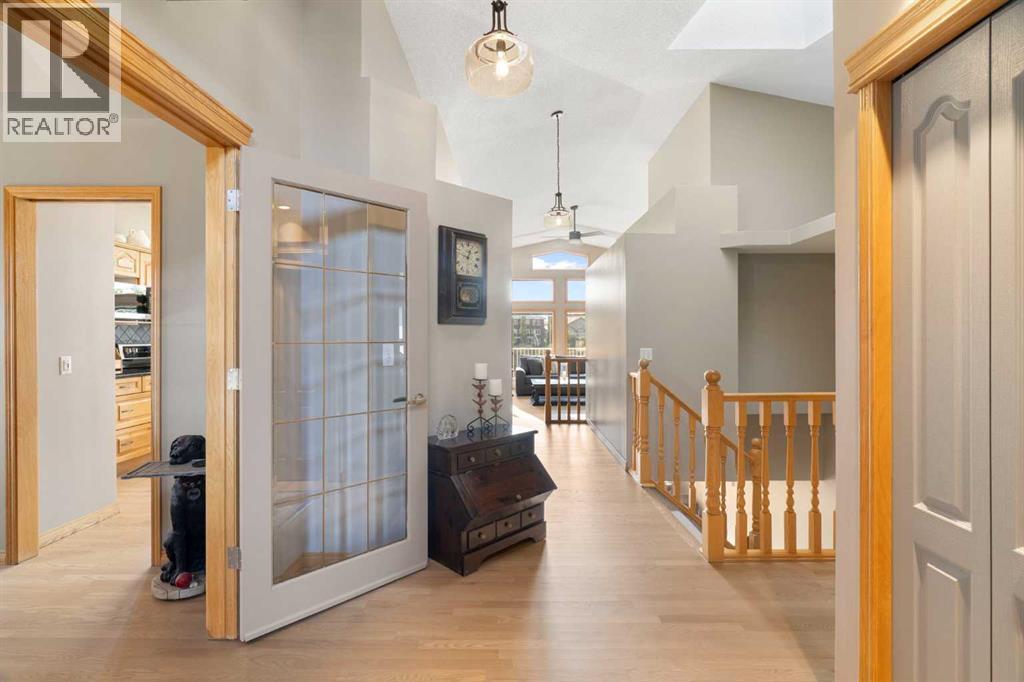 Property at 99 Citadel Grove NW image 4