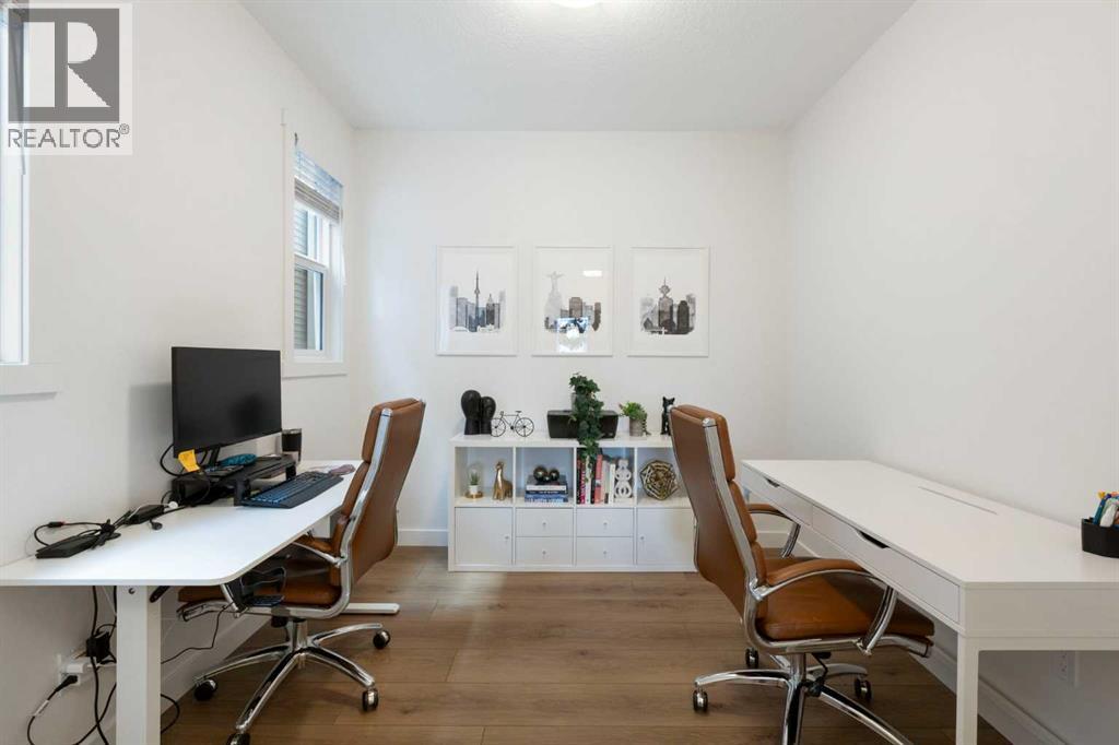 Property at 1635 Baywater Street SW image 4