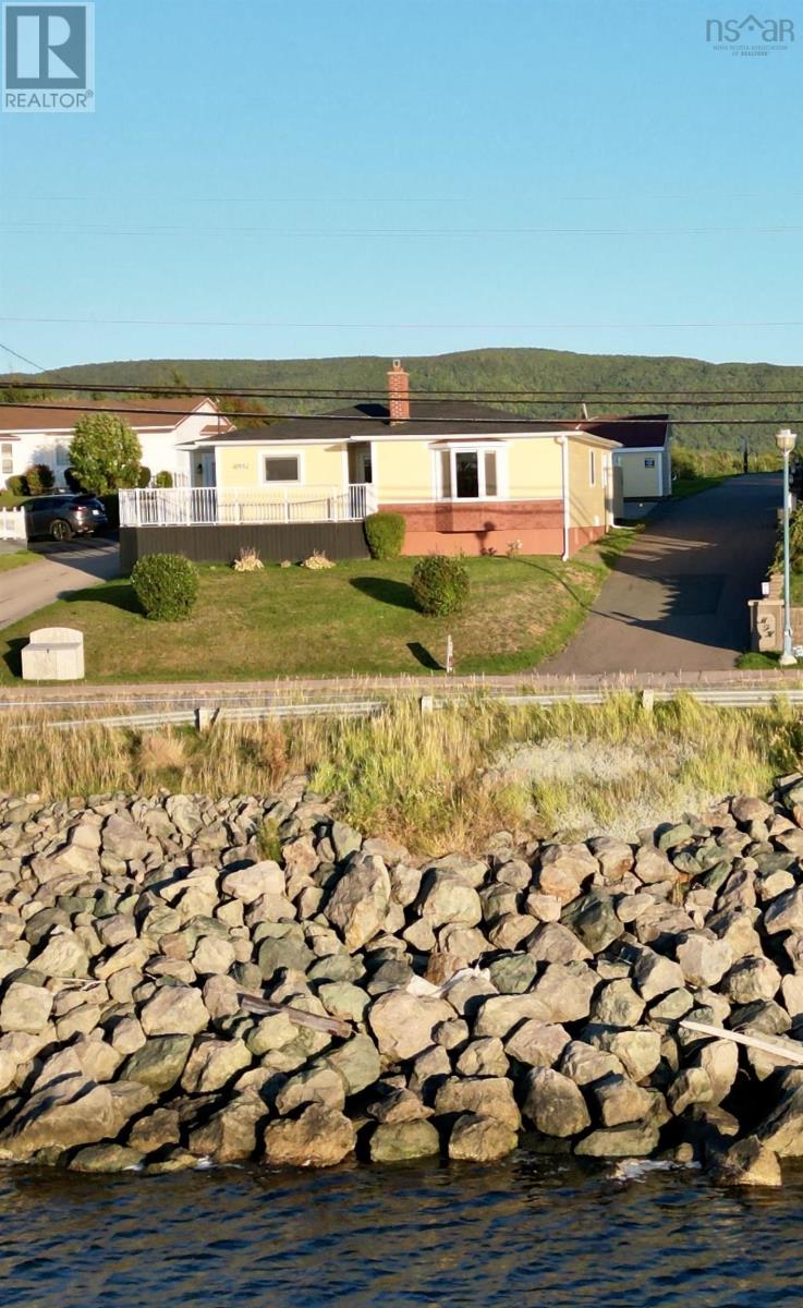 15052 Cabot Trail Road, Chéticamp, Nova Scotia  B0E 1H0 - Photo 2 - 202523906