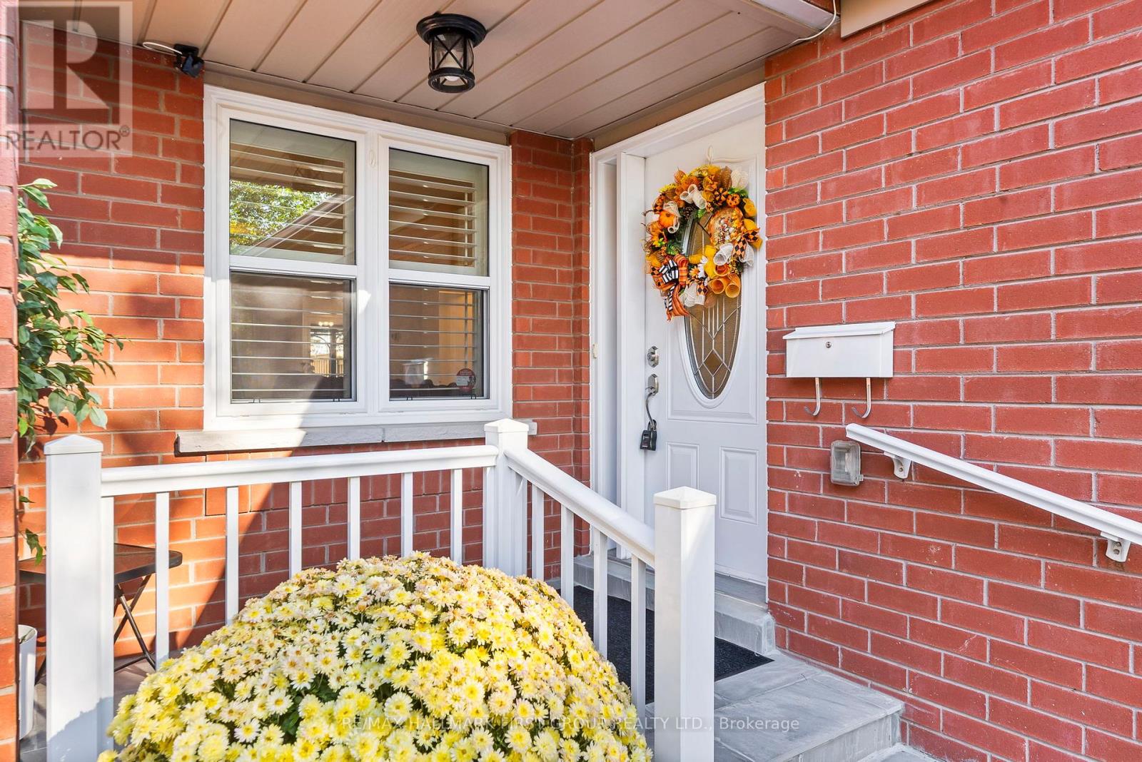 122 Thicket Crescent, Pickering, Ontario  L1V 6S6 - Photo 2 - E12487478