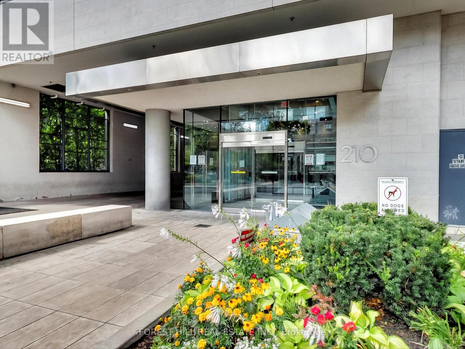 2301 - 210 Simcoe Street, Toronto, Ontario  M5T 0A9 - Photo 1 - C12526438