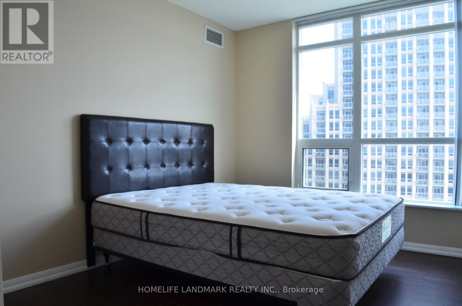 1704 - 215 Fort York Boulevard, Toronto, Ontario  M5V 4A2 - Photo 2 - C12526446