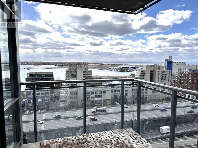 1815 - 11 Brunel Court, Toronto, Ontario  M5V 3Y3 - Photo 11 - C12526464