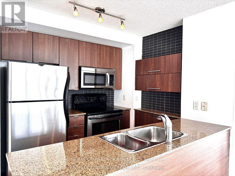 1815 - 11 Brunel Court, Toronto, Ontario  M5V 3Y3 - Photo 3 - C12526464