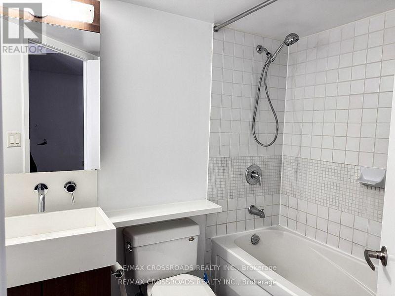 1815 - 11 Brunel Court, Toronto, Ontario  M5V 3Y3 - Photo 6 - C12526464