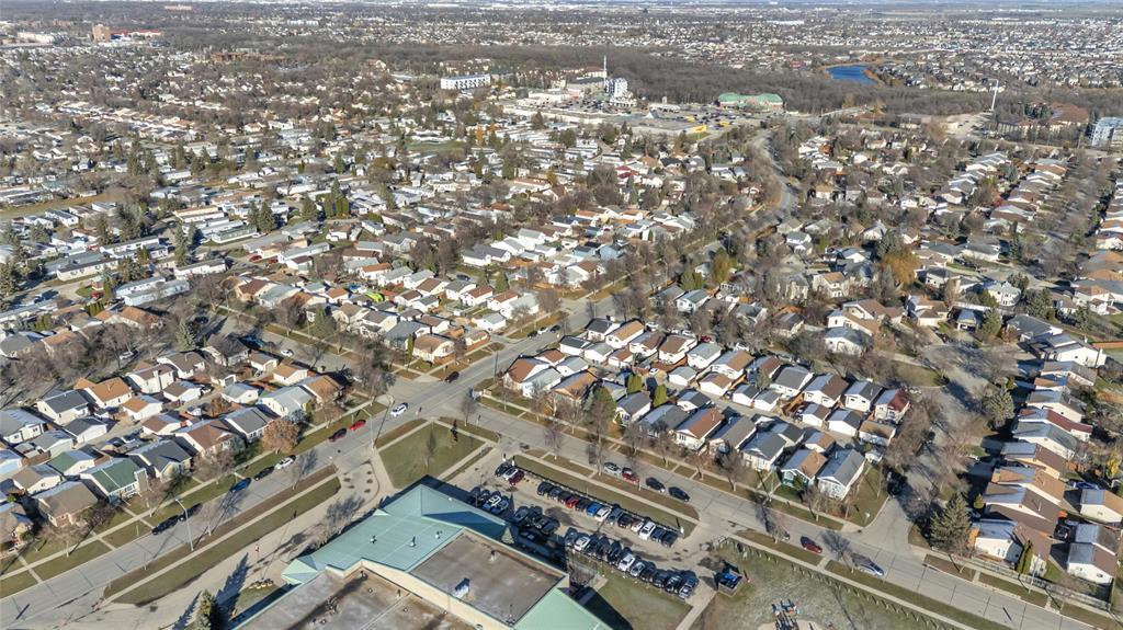 557 Ashworth Street, Winnipeg, Manitoba  R2N 3J6 - Photo 5 - 202528158