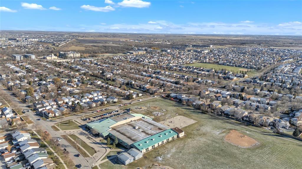 557 Ashworth Street, Winnipeg, Manitoba  R2N 3J6 - Photo 6 - 202528158