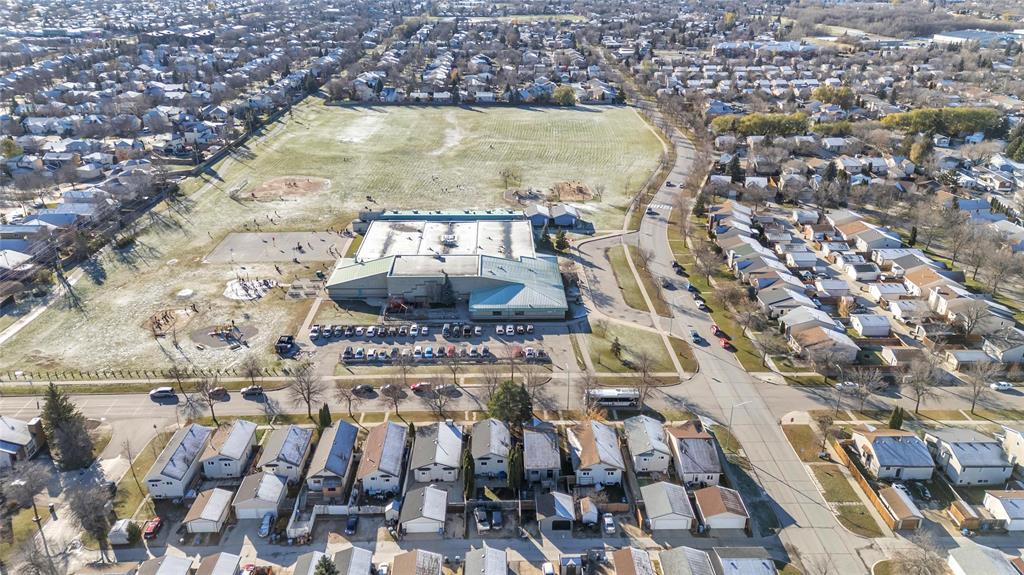 557 Ashworth Street, Winnipeg, Manitoba  R2N 3J6 - Photo 7 - 202528158