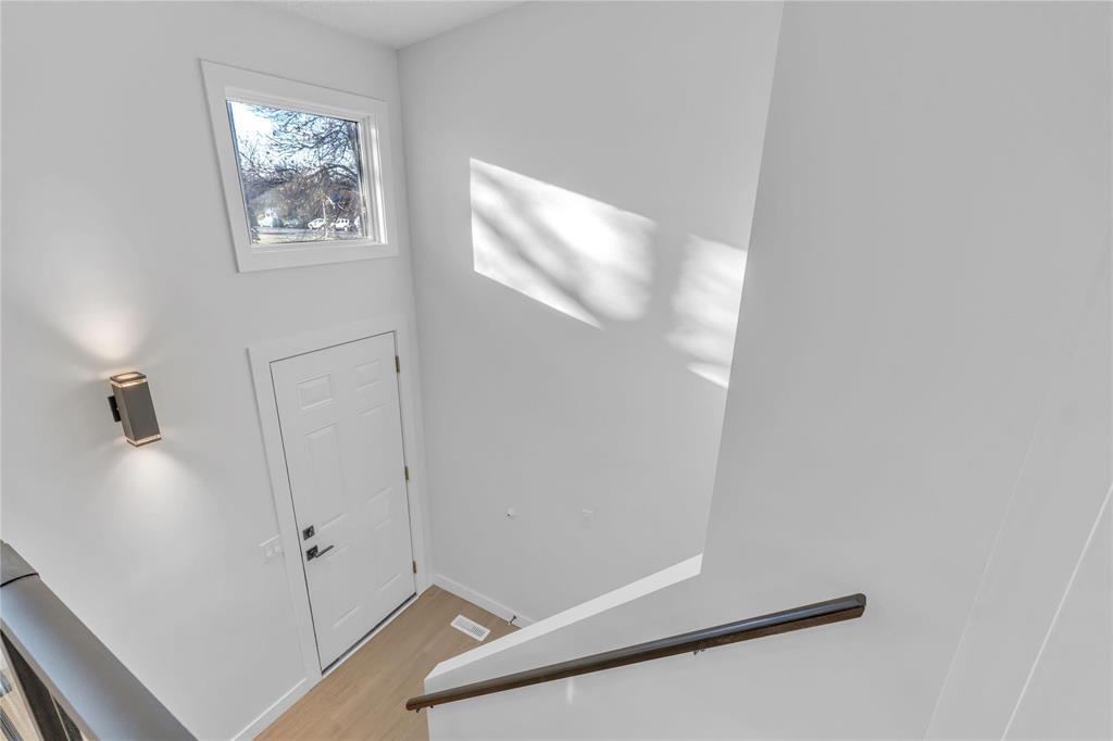 557 Ashworth Street, Winnipeg, Manitoba  R2N 3J6 - Photo 9 - 202528158