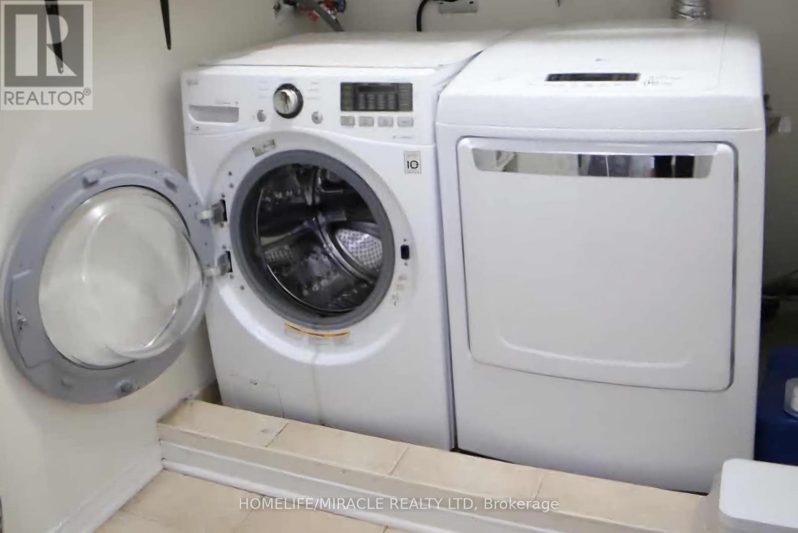 243 Venice Gate Drive, Vaughan, Ontario  L4H 0G1 - Photo 23 - N12526442