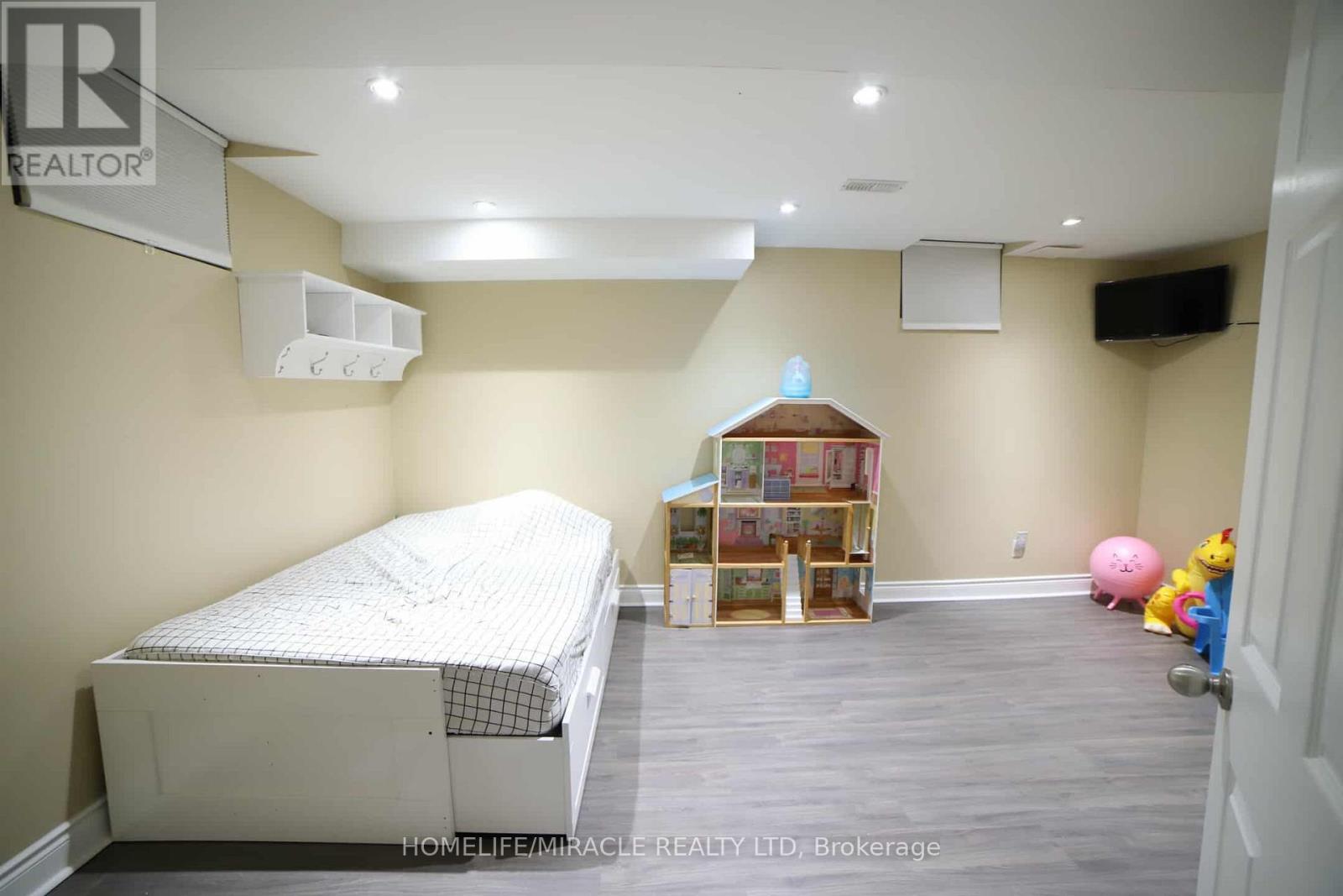 243 Venice Gate Drive, Vaughan, Ontario  L4H 0G1 - Photo 38 - N12526442