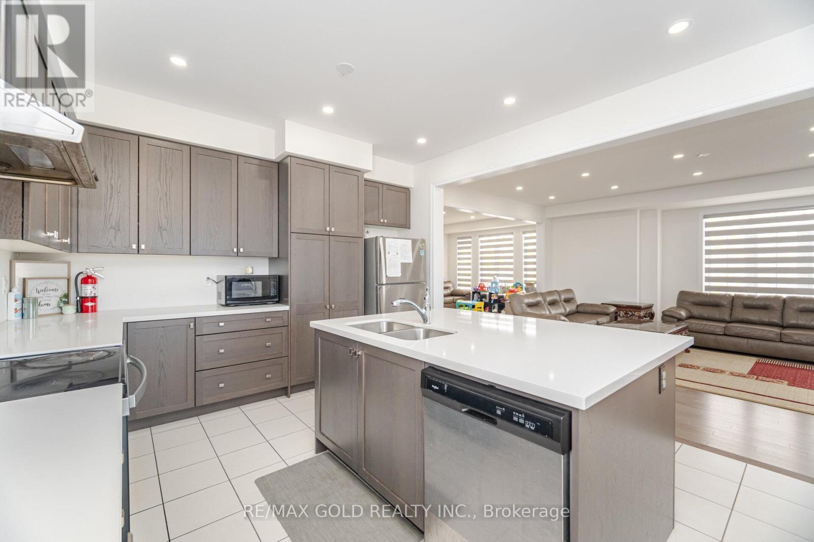 2 Madawaska Road, Caledon, Ontario  L7C 4J8 - Photo 18 - W12522608