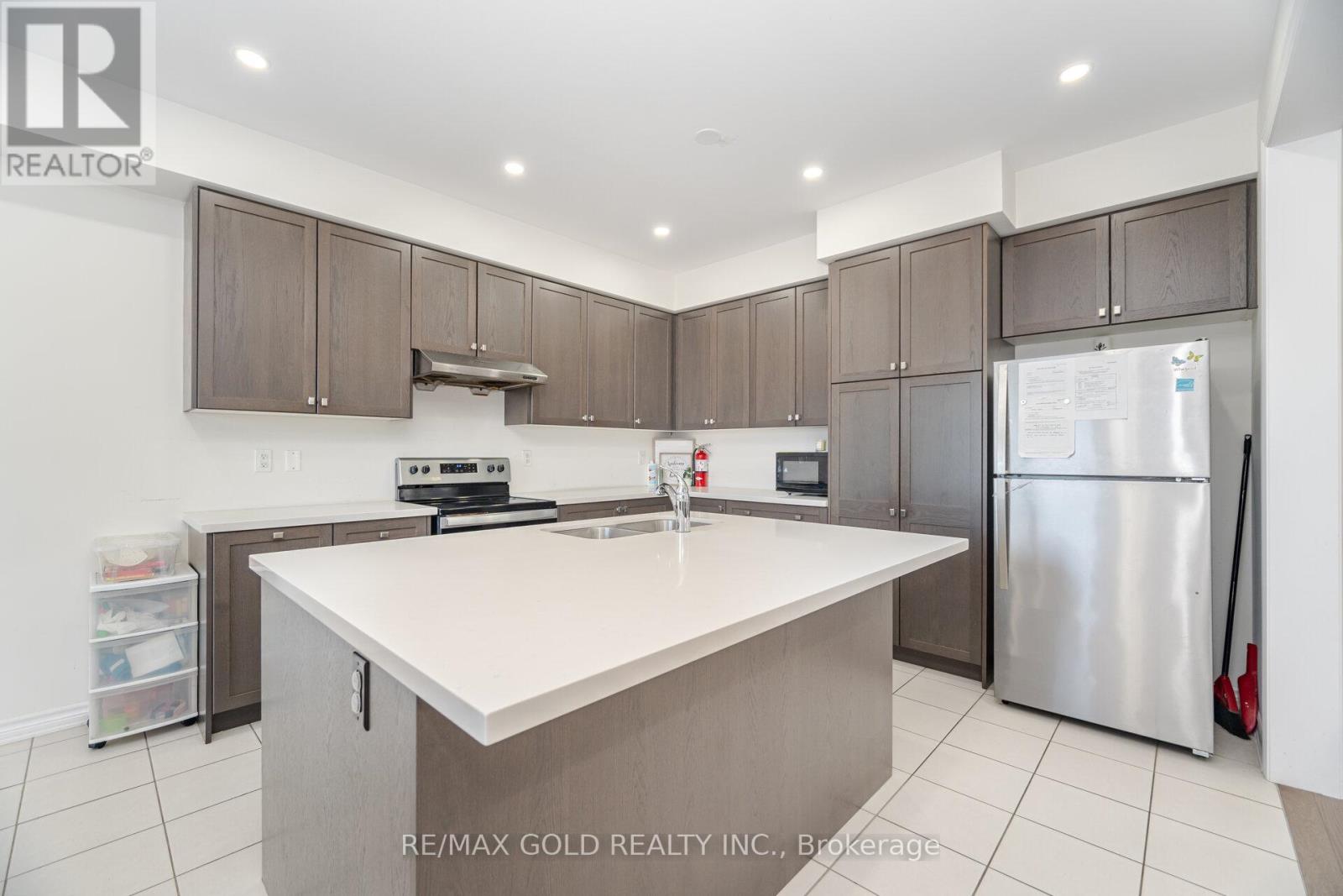 2 Madawaska Road, Caledon, Ontario  L7C 4J8 - Photo 17 - W12522608