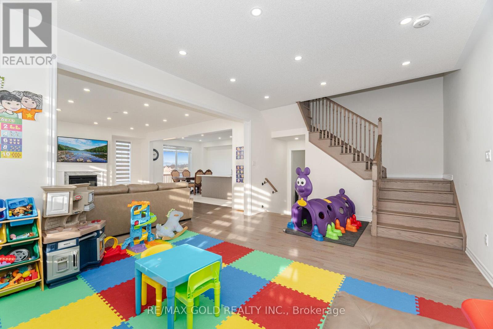 2 Madawaska Road, Caledon, Ontario  L7C 4J8 - Photo 10 - W12522608