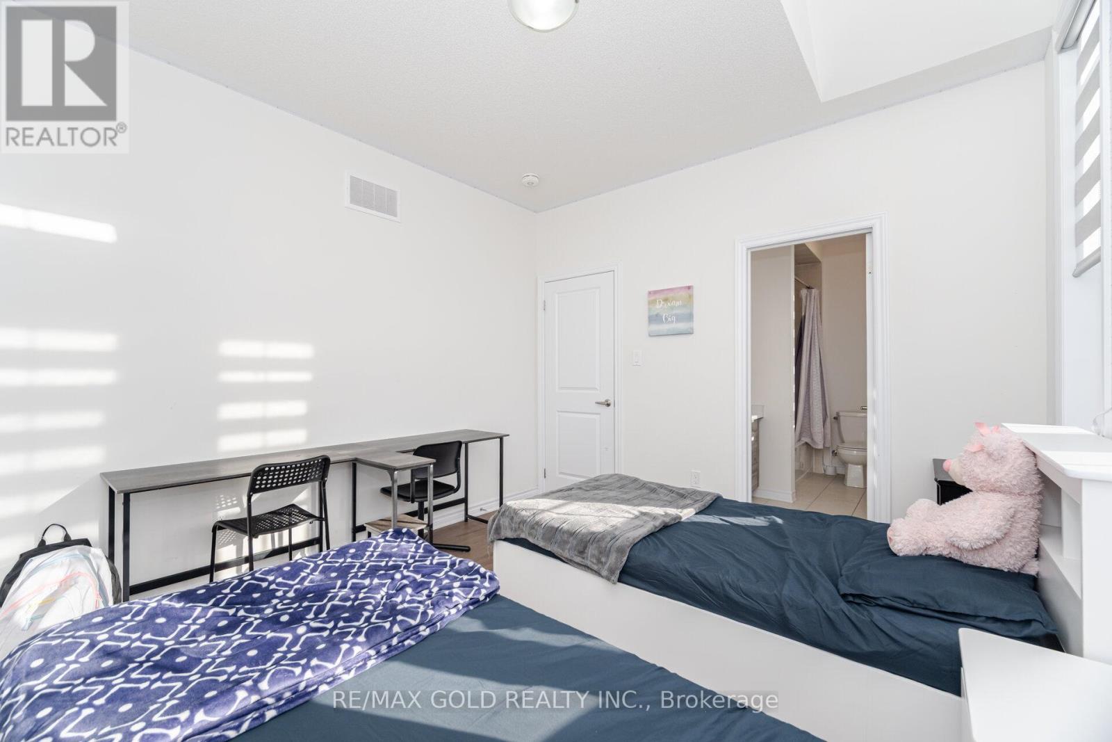 2 Madawaska Road, Caledon, Ontario  L7C 4J8 - Photo 37 - W12522608