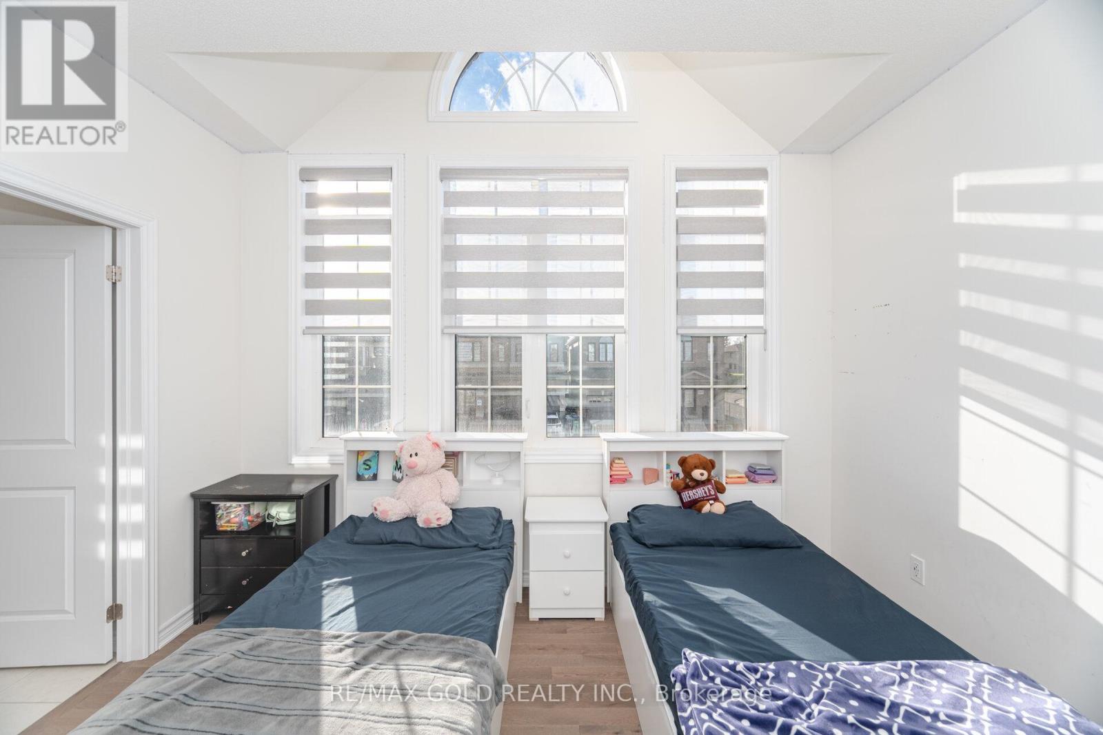 2 Madawaska Road, Caledon, Ontario  L7C 4J8 - Photo 36 - W12522608