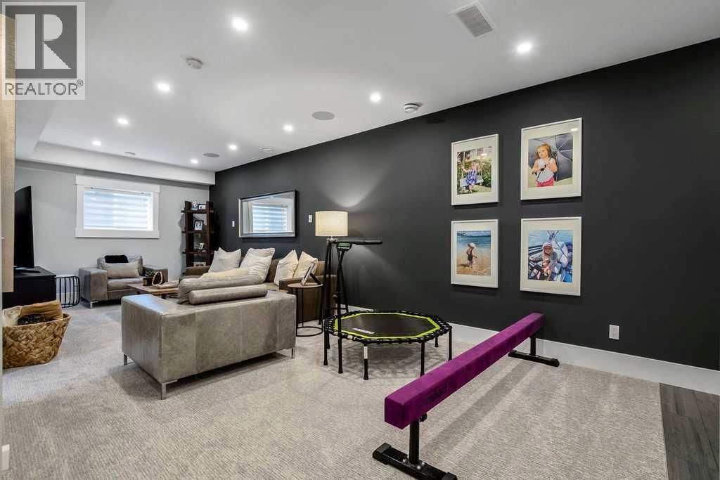 68 White Oak Crescent Sw, Calgary, Alberta  T3C 3J8 - Photo 35 - A2264420