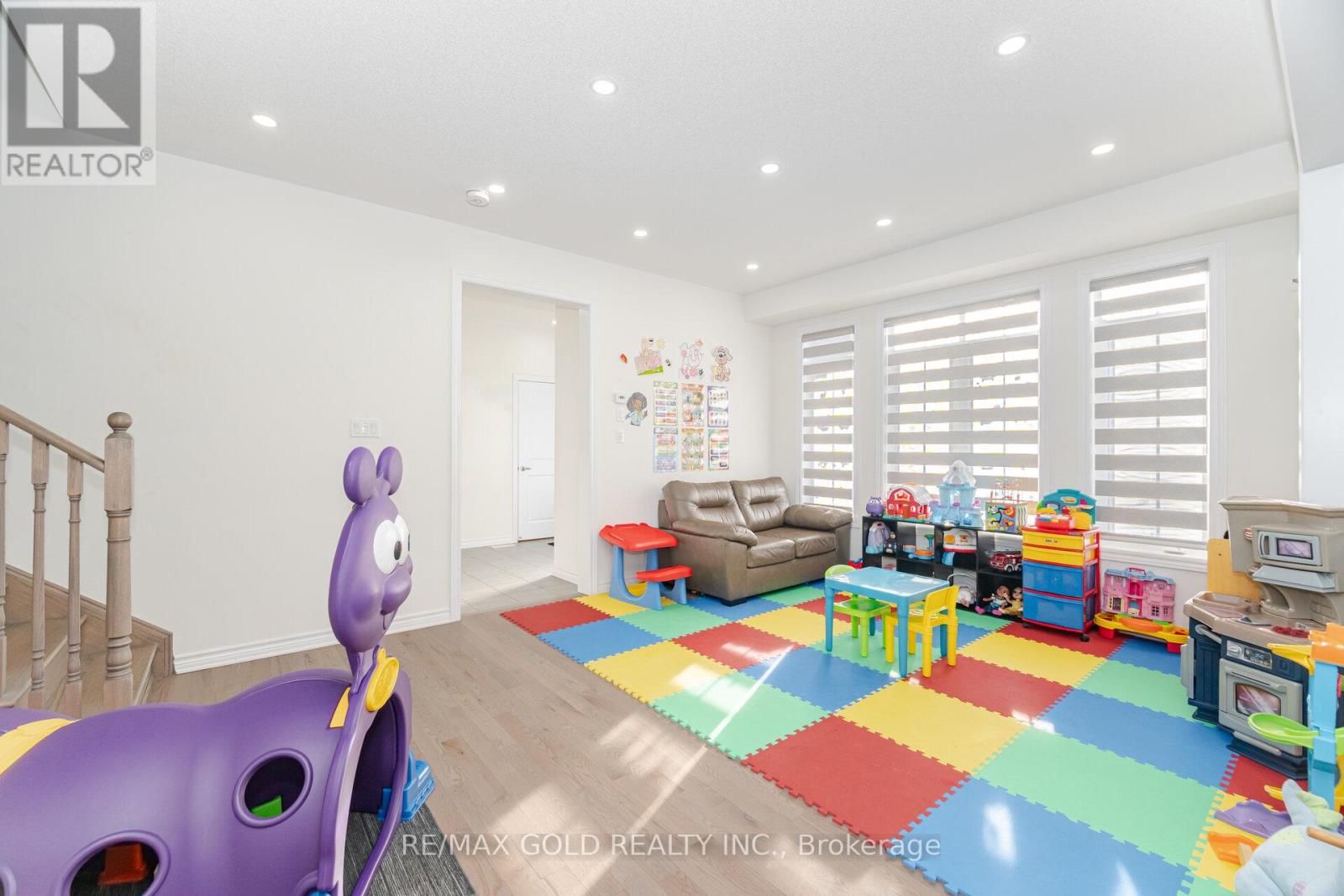 2 Madawaska Road, Caledon, Ontario  L7C 4J8 - Photo 8 - W12522608