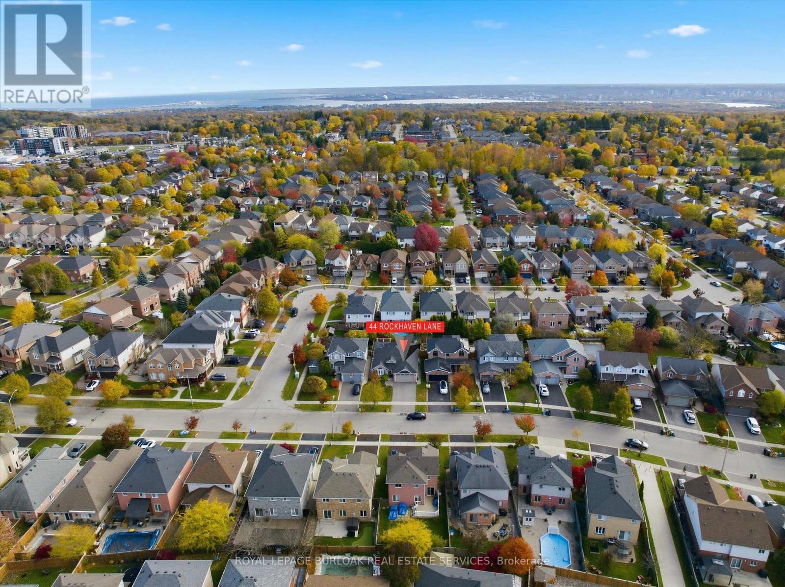 44 Rockhaven Lane, Hamilton, Ontario L8B 0J7 - Photo 2 - X12516220