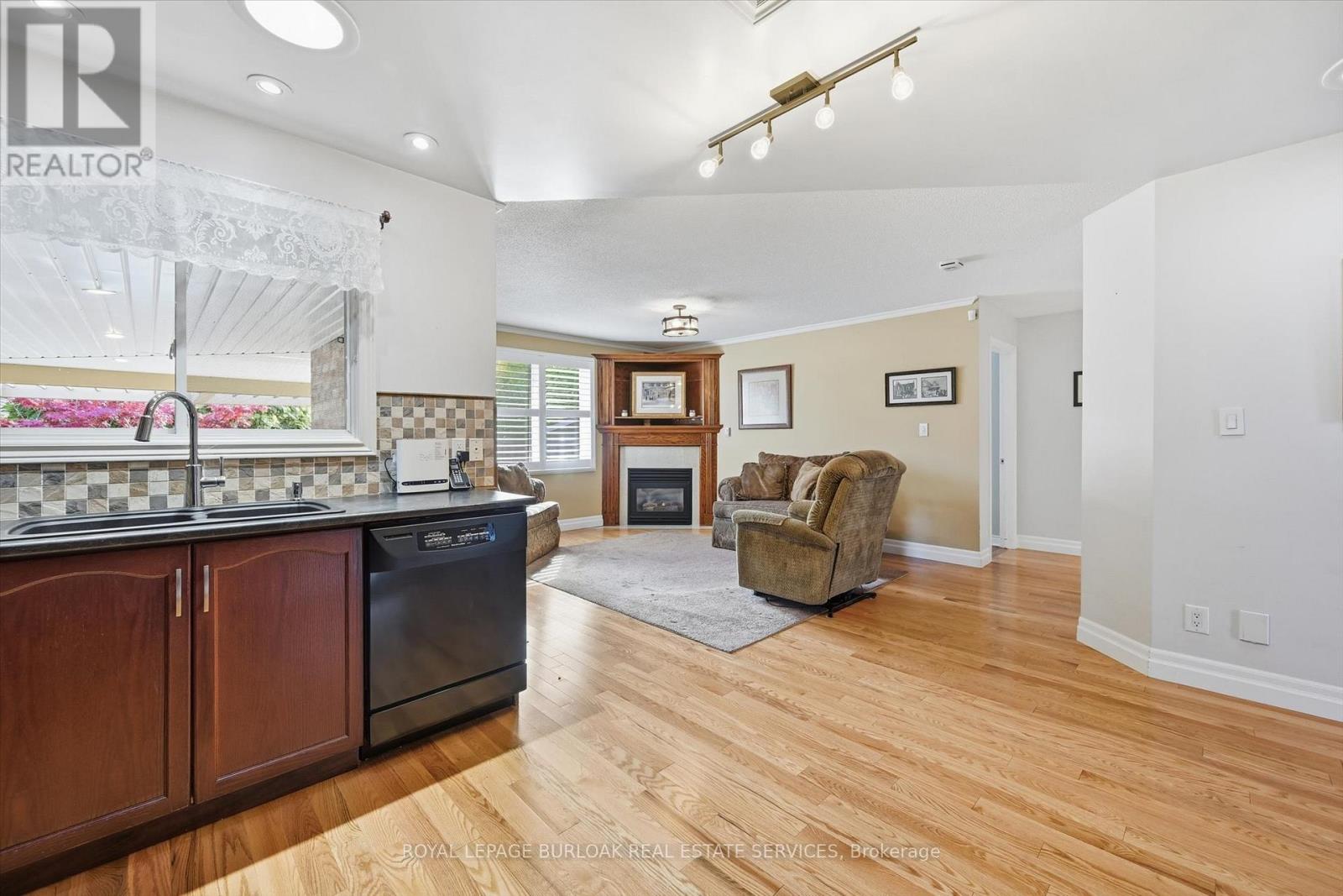 44 Rockhaven Lane, Hamilton, Ontario L8B 0J7 - Photo 15 - X12516220