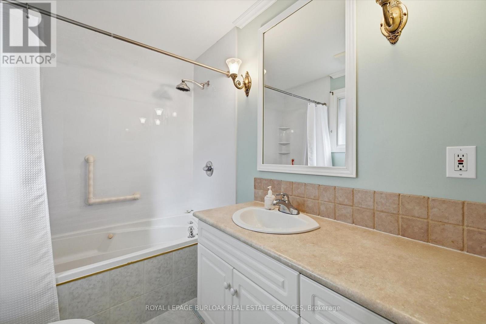 44 Rockhaven Lane, Hamilton, Ontario L8B 0J7 - Photo 22 - X12516220