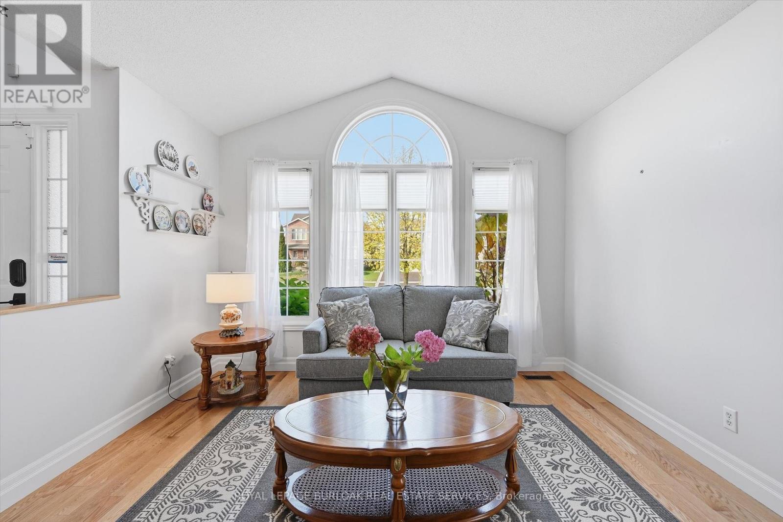 44 Rockhaven Lane, Hamilton, Ontario L8B 0J7 - Photo 11 - X12516220