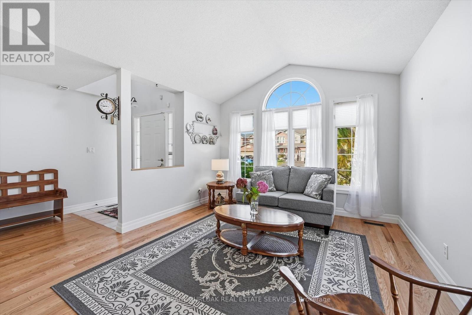 44 Rockhaven Lane, Hamilton, Ontario L8B 0J7 - Photo 9 - X12516220