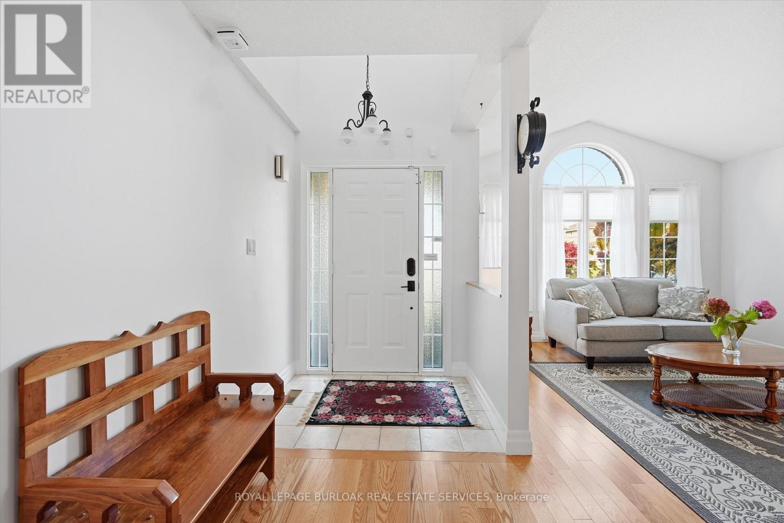 44 Rockhaven Lane, Hamilton, Ontario L8B 0J7 - Photo 5 - X12516220