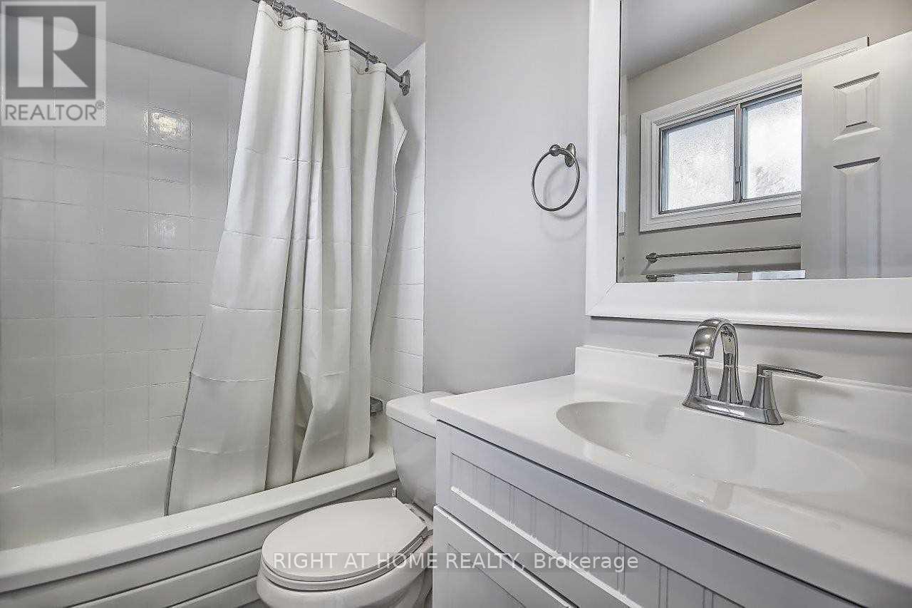 269 Manchester Drive, Newmarket, Ontario  L3Y 6J4 - Photo 11 - N12526482