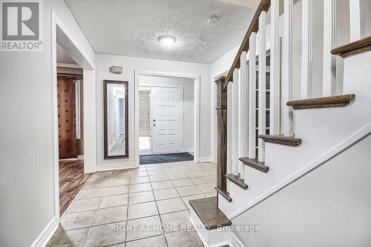 269 Manchester Drive, Newmarket, Ontario  L3Y 6J4 - Photo 3 - N12526482