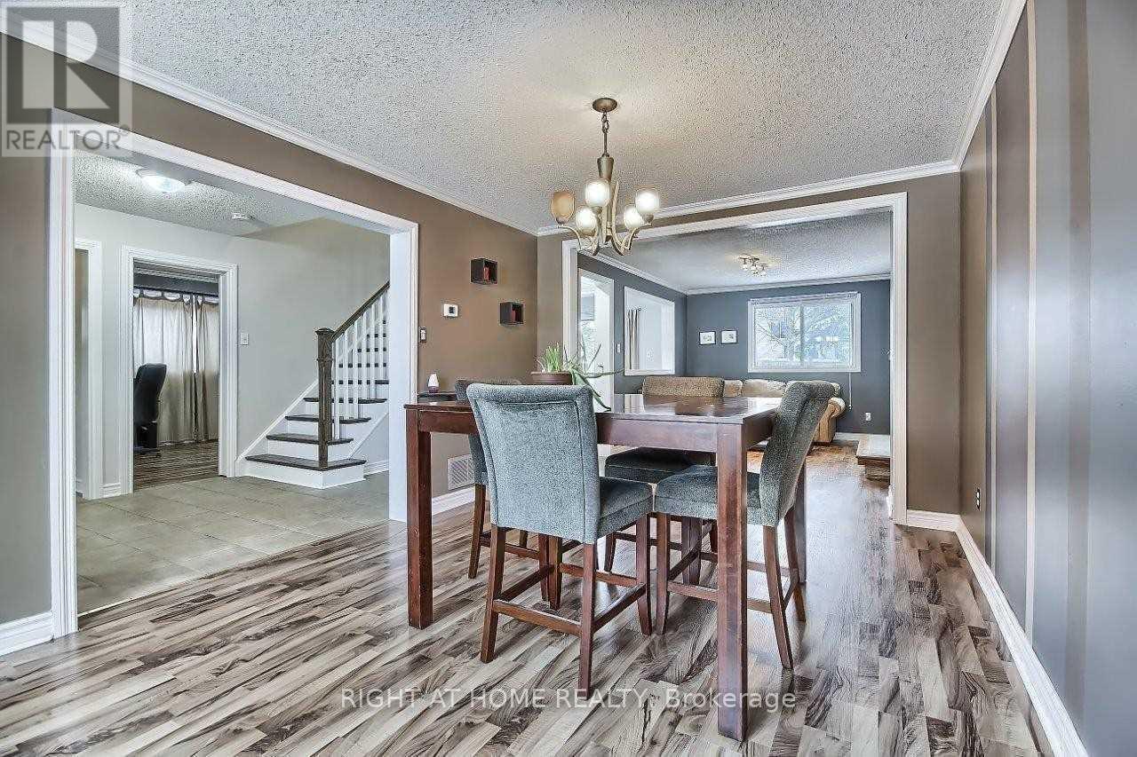 269 Manchester Drive, Newmarket, Ontario  L3Y 6J4 - Photo 4 - N12526482