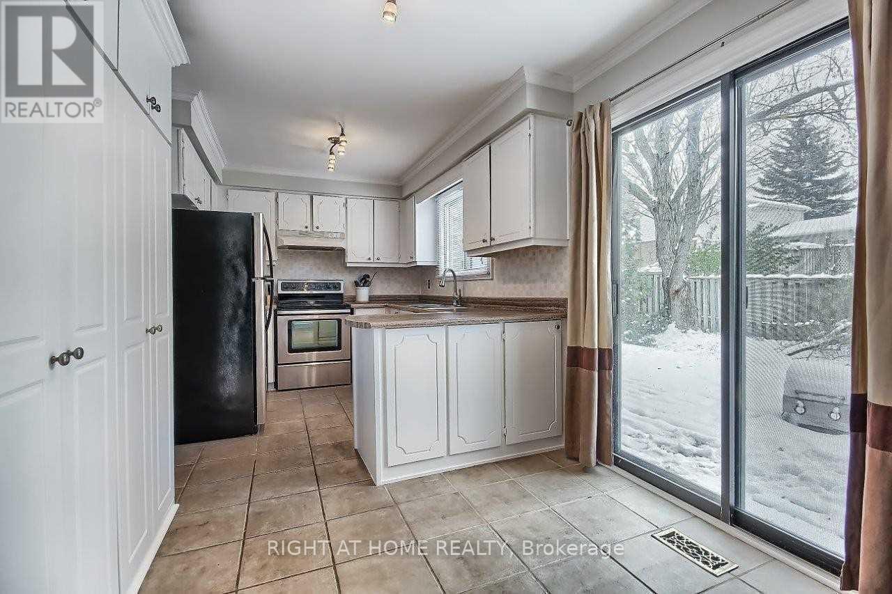 269 Manchester Drive, Newmarket, Ontario  L3Y 6J4 - Photo 6 - N12526482