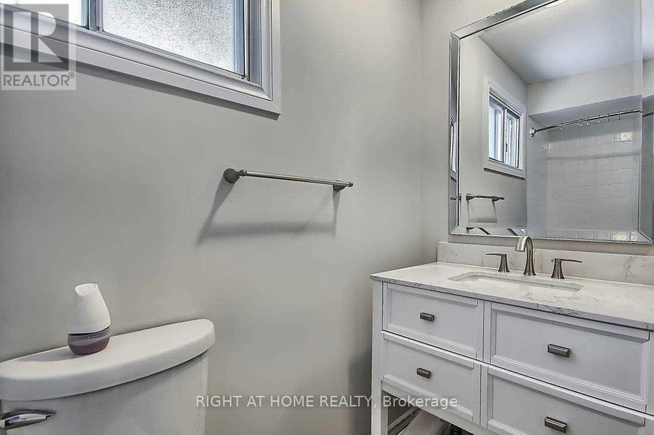 269 Manchester Drive, Newmarket, Ontario  L3Y 6J4 - Photo 8 - N12526482