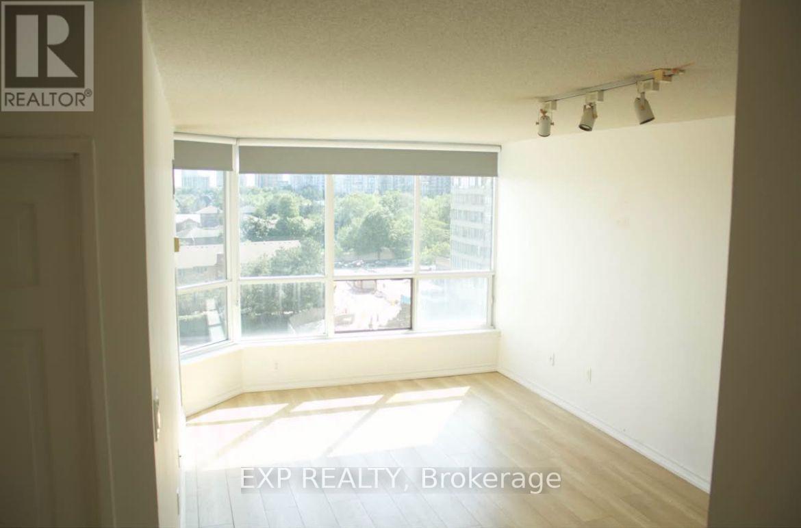 1003 - 55 Elm Drive W, Mississauga, Ontario  L5B 3Z3 - Photo 5 - W12526474