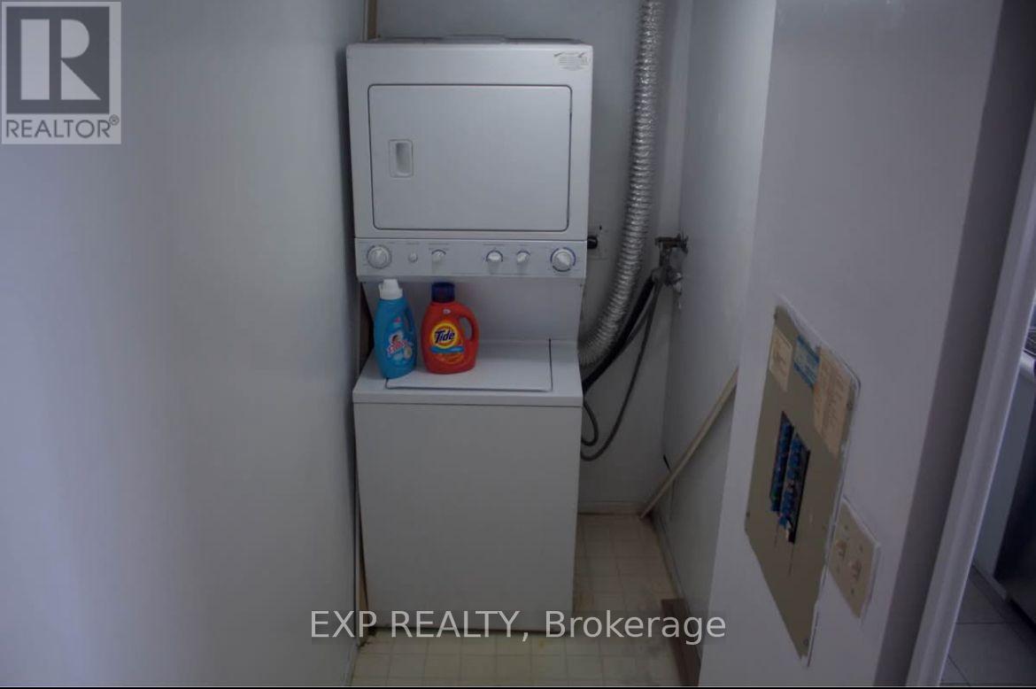 1003 - 55 Elm Drive W, Mississauga, Ontario  L5B 3Z3 - Photo 9 - W12526474