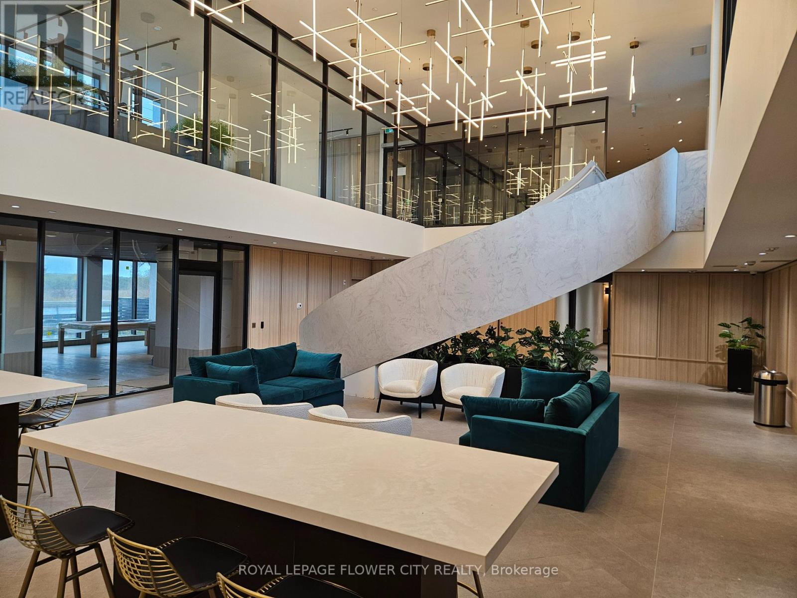 1008 - 3071 Trafalgar Road, Oakville, Ontario  L6H 8C6 - Photo 2 - W12526476