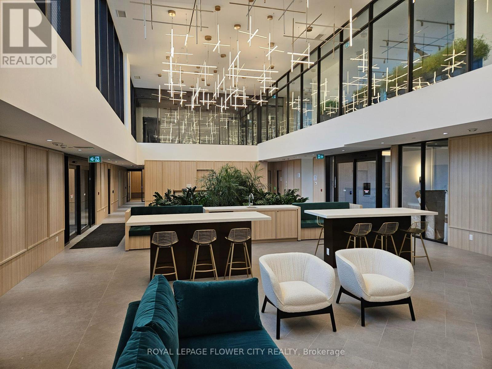 1008 - 3071 Trafalgar Road, Oakville, Ontario  L6H 8C6 - Photo 3 - W12526476