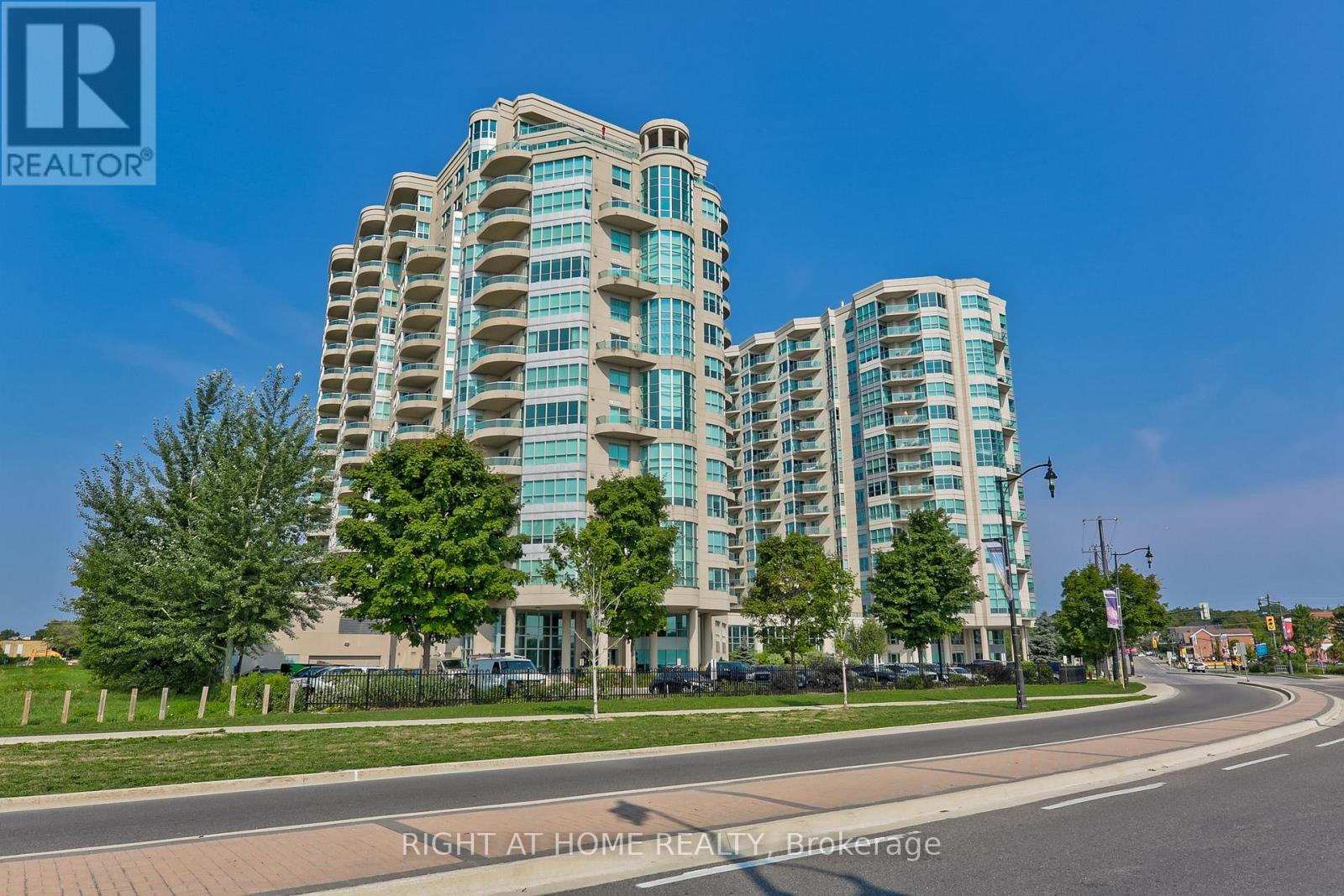 409 - 6 TORONTO STREET, Barrie, Ontario