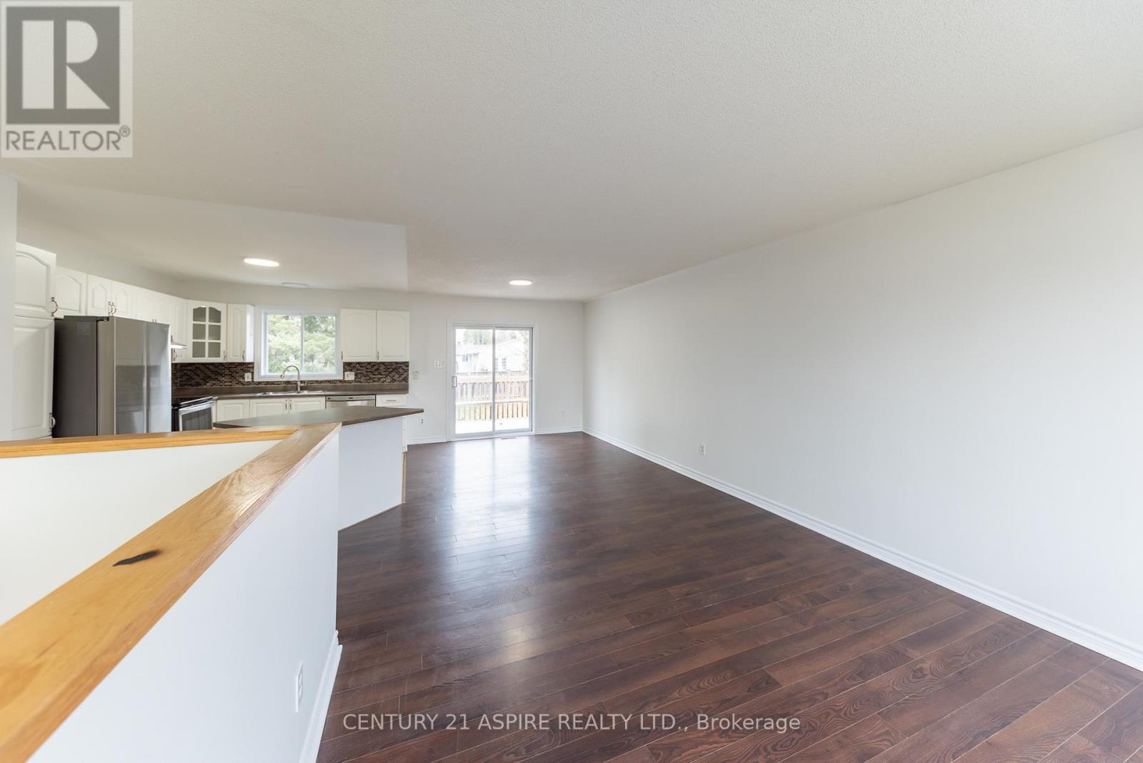 20 Briarwood Drive, Petawawa, Ontario K8H 3N8 - Photo 10 - X12526492